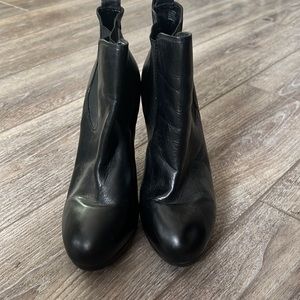 Jessica Simpson Heals size 6 1/2